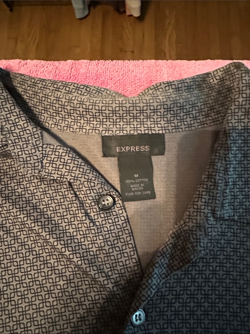 Arrow Men's Short-Sleeve Button-Up Shirt in Gray Geometric Print - Picture 2 of 3